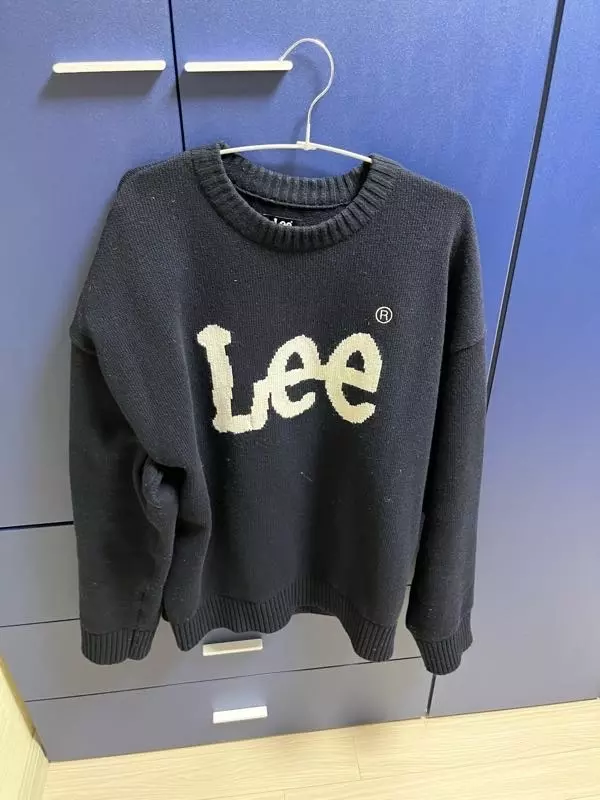 옷은 진짜 이쁜데 석유 냄새 같은게 너무 안빠져요…