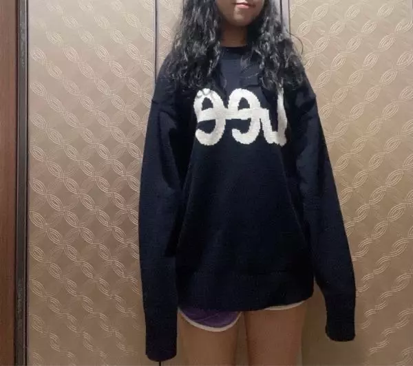 많이 커요 팔이 긴 편이면 소매가 진짜 길어요 그래서 많이 접어야돼오