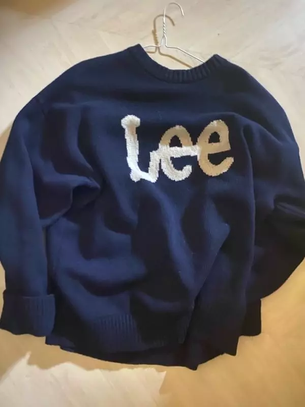 좀 까슬거리는 듯 그래도 나름 탄탄하고 이쁜 것 같아요