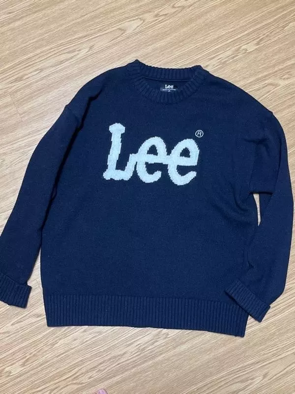 좀 거칠지만 편하게 입기 좋아요 여성분들은 한 사이즈 작게 사셔도 조을 듯