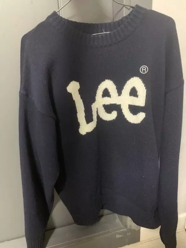 여자친구가 매우 만족합니다. 리는 빅로고가 예쁘져!