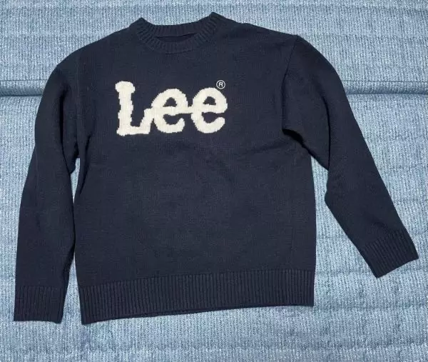 색감 조합이 예뻐서 주문하게 되었는데 실물도 예쁘고 핏도 오버핏으로 이쁘네용 ◡̈