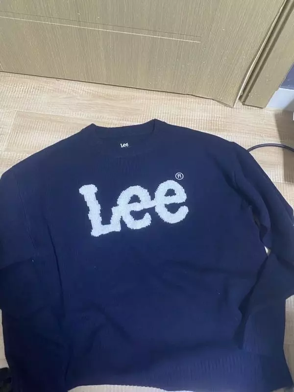 세미 오버핏으로 딱 좋아요~~ 네이비 니트가 제일예쁘더라구요