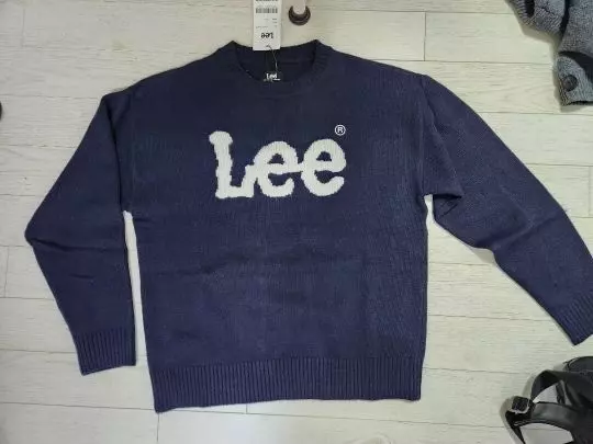 핏 넘 좋구요 촉감은 평범해요 생각보다 색감이 더 선명해서 넘 좋아요 역시 믿고사는 