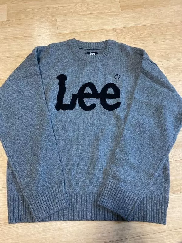 오 실물이 더 고급스럽게 예쁜거같아요 예약 상품이라 한달 기다려서 받은듯..