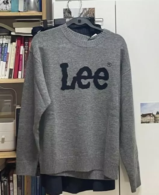 이뻐용! 맨살애는 쪼금 까글까끌 거리는재질이긴 하지만 예쁘니깜 용서