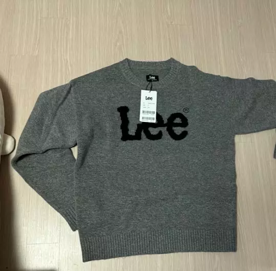 역시 리 너무 귀엽고 잘샀어요 사이즈는 에스 사이즈가 딱 맞고 좋네요