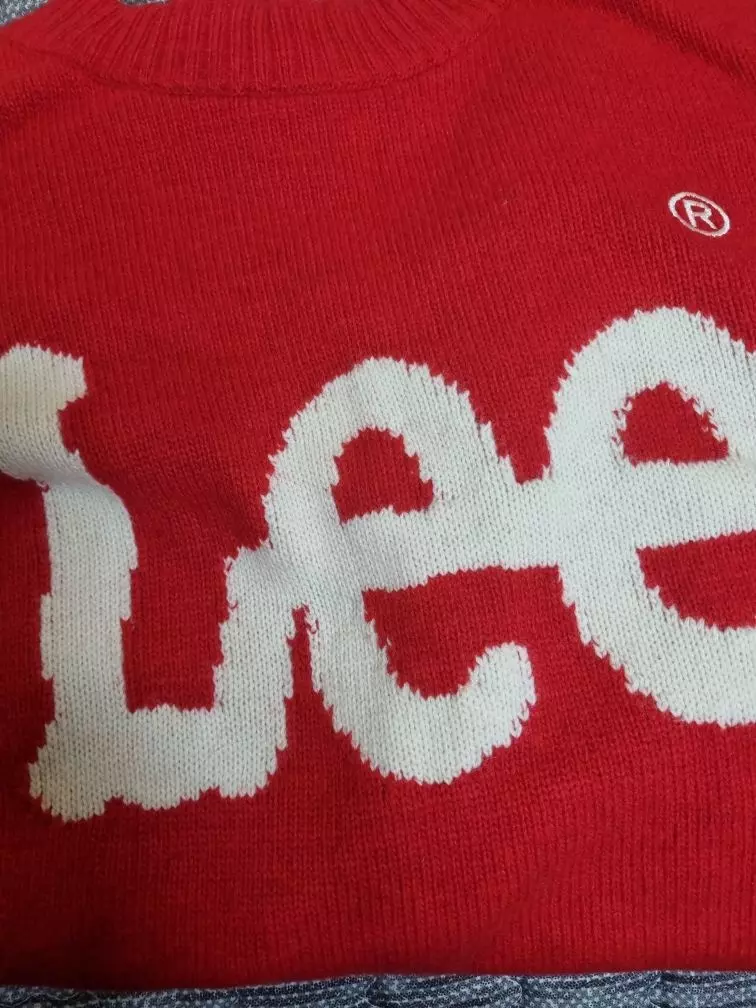 제품  디자인은 이뻐요. 재질은 스파브랜드급 그닥 2년정도 입기좋을듯