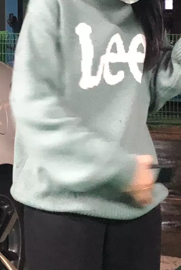 사이즈 넉넉한 편이고 색이 넘 예뻐서 좋아요! 따뜻하게 잘 입을 것 같아요