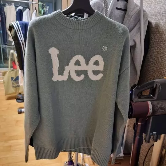 오버핏으로 입을려구 L사이즈 구입했는데딱 제가원하는 오버핏이네요 너무이뻐요😊👍