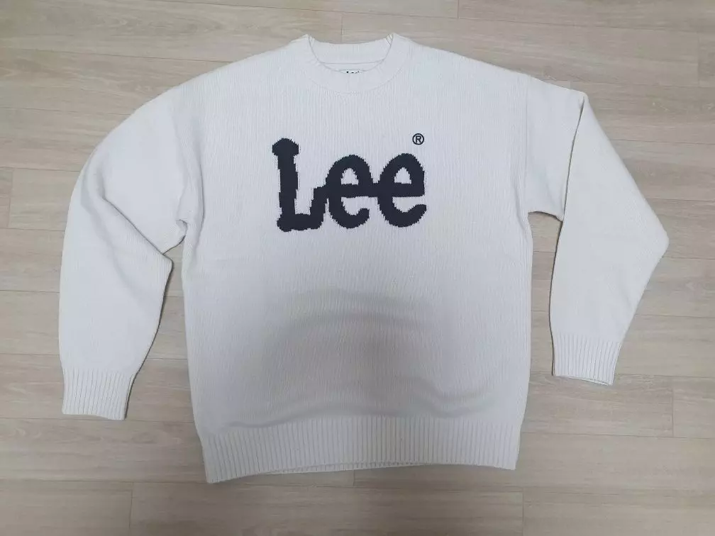 제가 찍은 사진보다 실제로는 살짝 더 아이보리느낌납니다. 적당히 두툼하고 퀄좋아요.