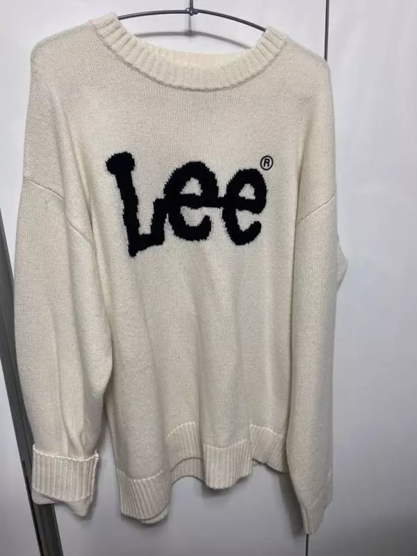 팔이 유난히 기네요 ㅋㅋ 그래서 전 더 좋아요 바람차단도되고 외투에서 손이보이니 이