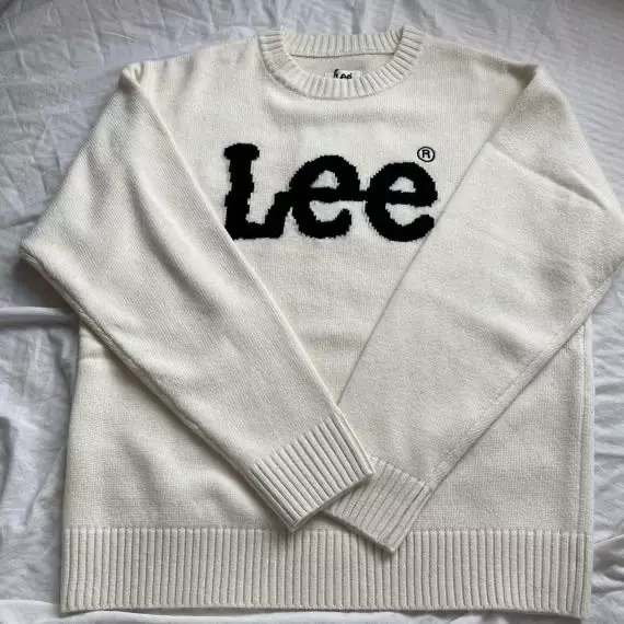 착용감도 부드럽고 관리도 편하고 물세탁도 막막해도 돼서 애용하고있어요!