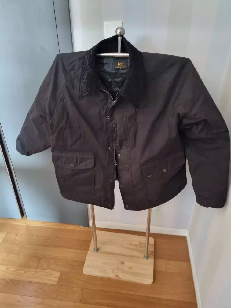 옷이 너무 뻣뻣한 느낌이라 갠적으로 부담스럽네요