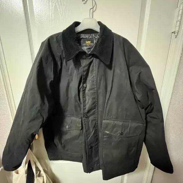 제품 사진과 실물이 같아요!! 생각보다 괜찮은 제품이라 요즘같은 봄에 입기 딱 좋습니