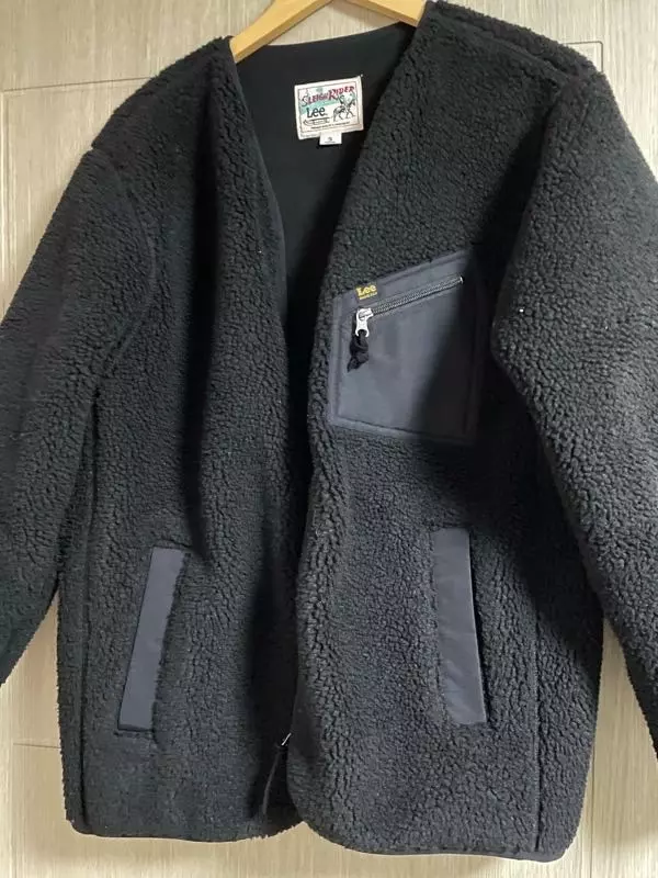 돈 생기면 바로 사려고 했던 옷인데 그동안 품절됐으면 완전 억울했을 정도로 맘에 들어