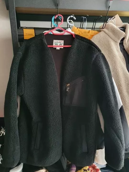 가볍게 입기 좋아요.가슴,총길이 루즈핏으로 입기 좋아요