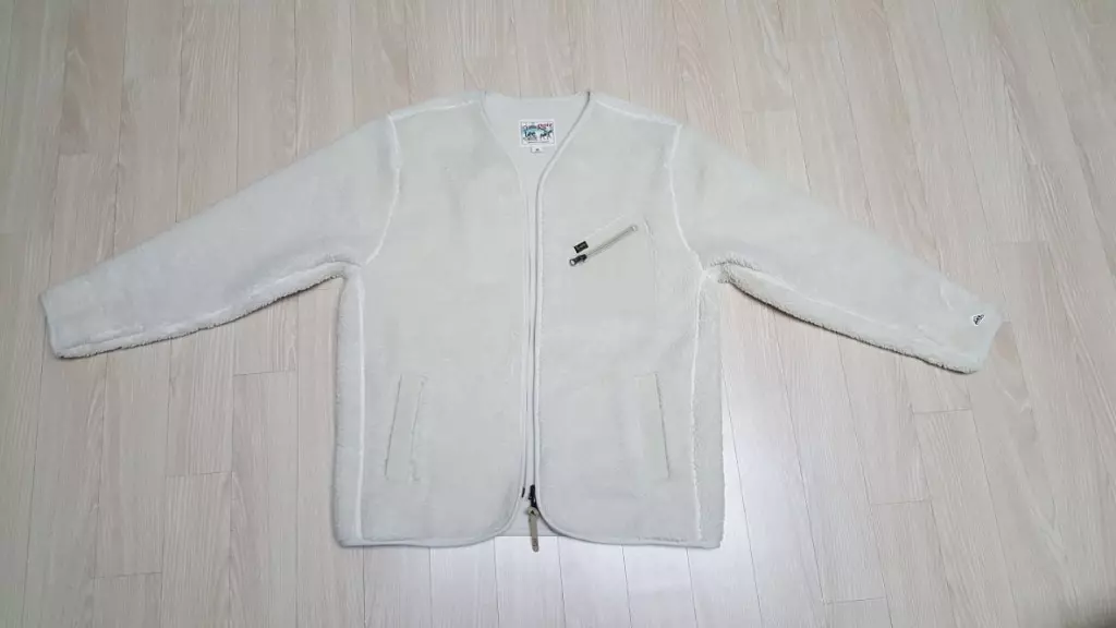 박지현님 보고 구매 :-)적당한 아이보리고귀엽고 따뜻해요 !