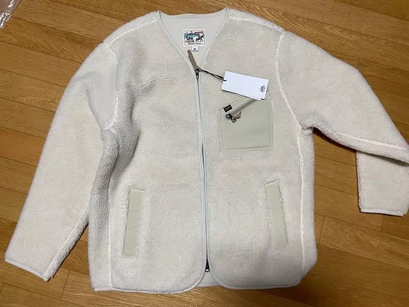 얇아보이는데 생각보다 따뜻합니다 잘 산것 같아요