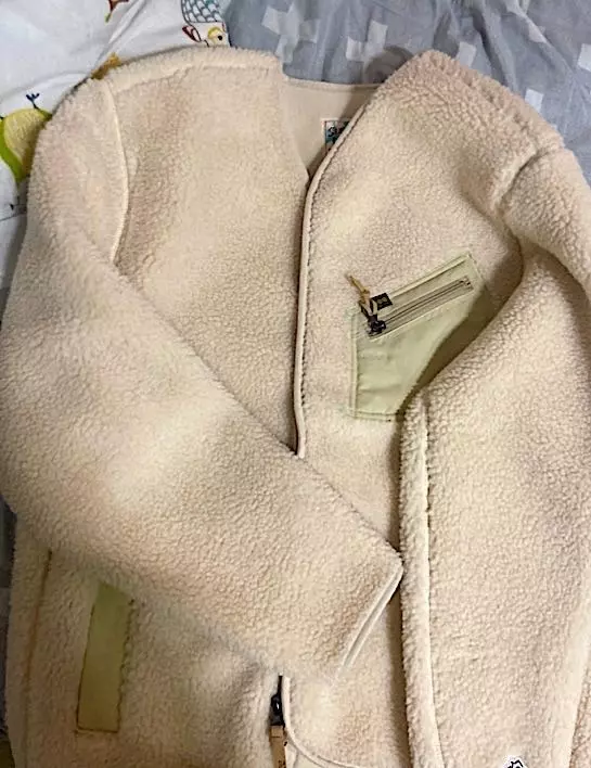 너무 귀여워요! 제가 왠만한 아우터는 m,L 입는데 얘는 s가 크더라구요? 여성분들은 무