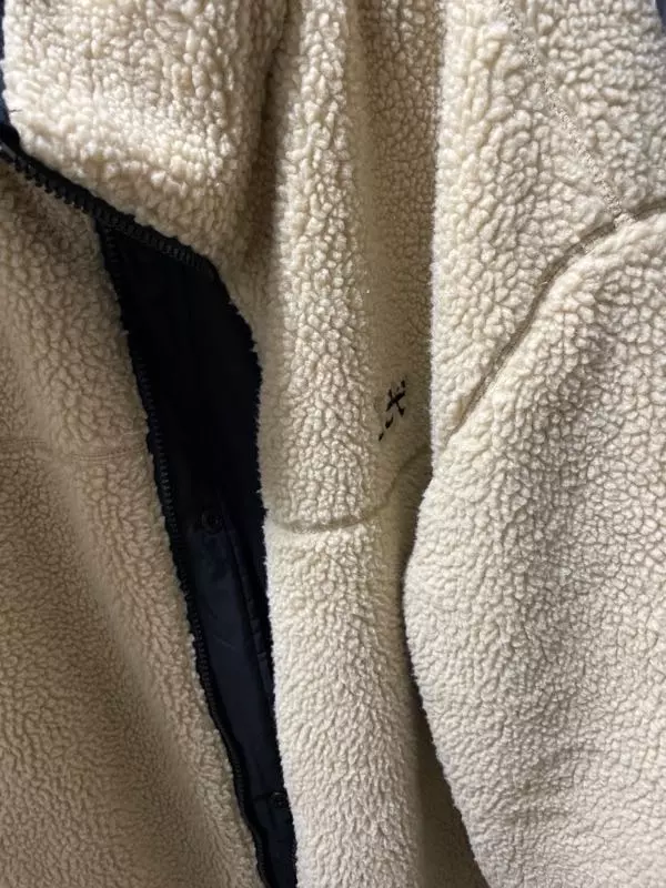 할인해서 7만원대로 잘 샀는데 똑딱이가 다 불량이에여 잠기질 않아여ㅠㅠ!근데 이미 택