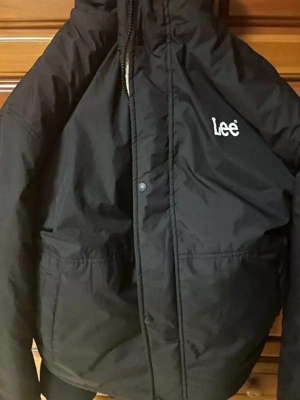 생각 보다 엄청 따뜻해요 껴 입고 좋은것 같아요 핏이 엄청 편해요