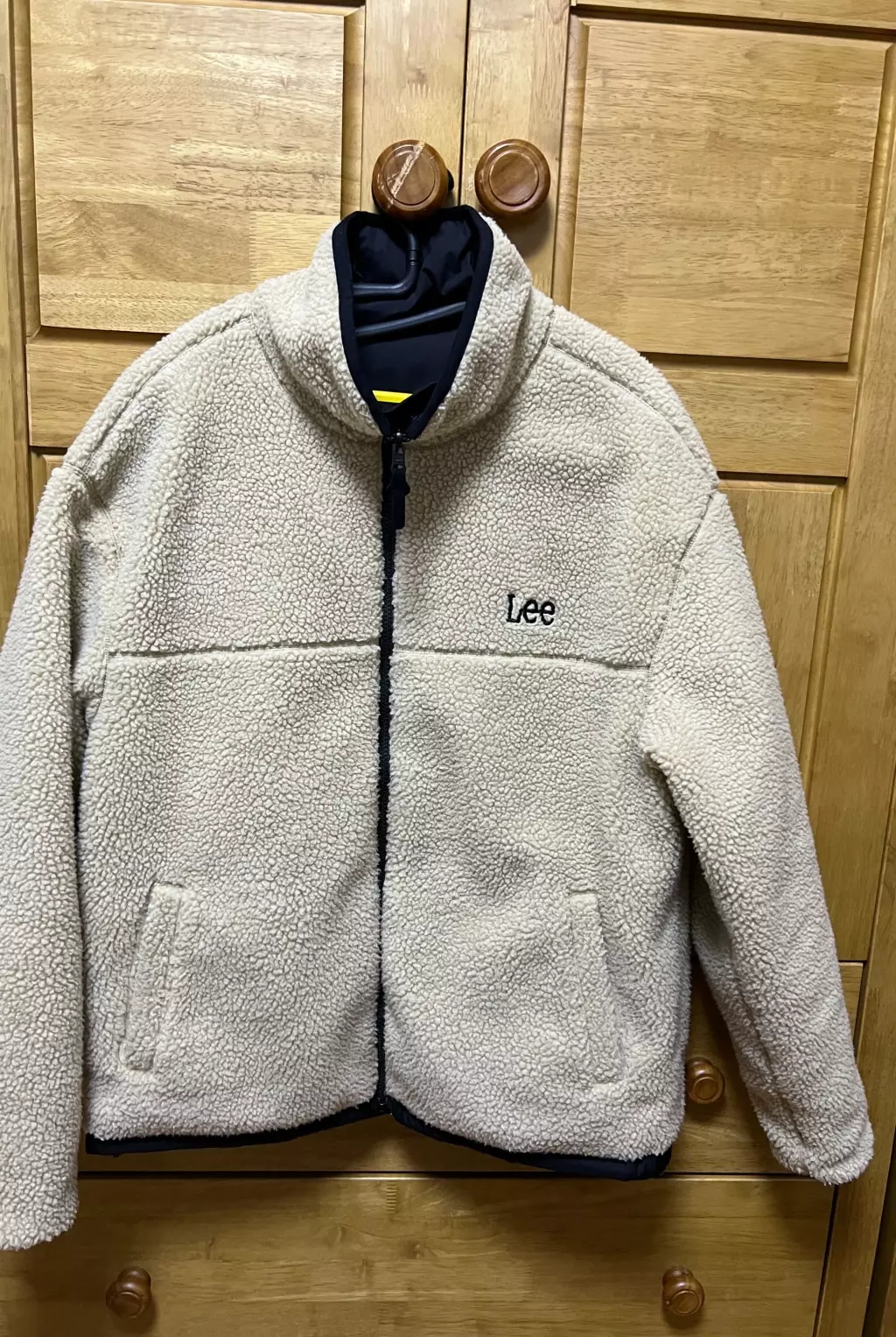 좋네요 사이즈도 오버하고 여유 있는 핏이라서 안에 이너 받쳐입기도 좋고 널널해서 좋