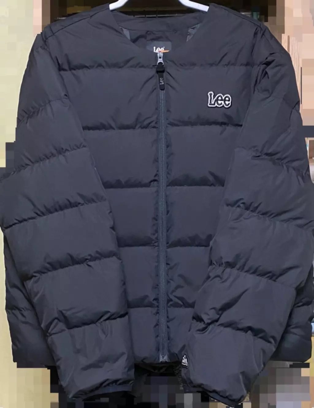 사이즈가 좀 커서 어깡처럼 보이긴 하는데 교환하기 귀찮아서 그냥 입을라구요ㅎㅎ 디자