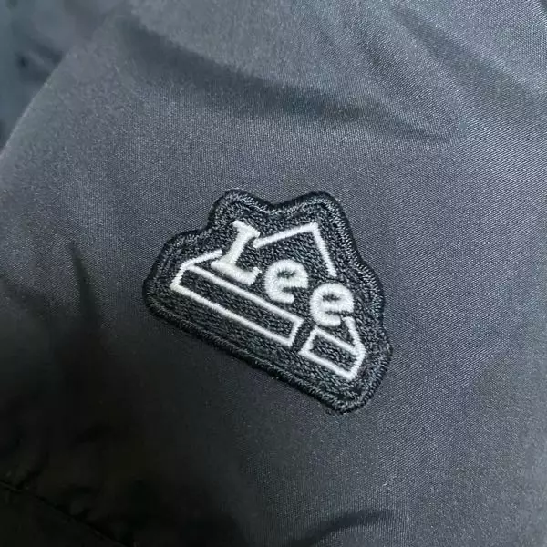 사이즈가 좀 커서 어깡처럼 보이긴 하는데 교환하기 귀찮아서 그냥 입을라구요ㅎㅎ 디자