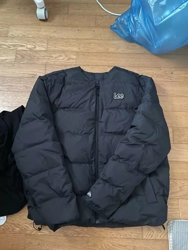 사이즈가 좀 커요 근데 맨투맨 입고 이거 입으면 딱 좋습니다