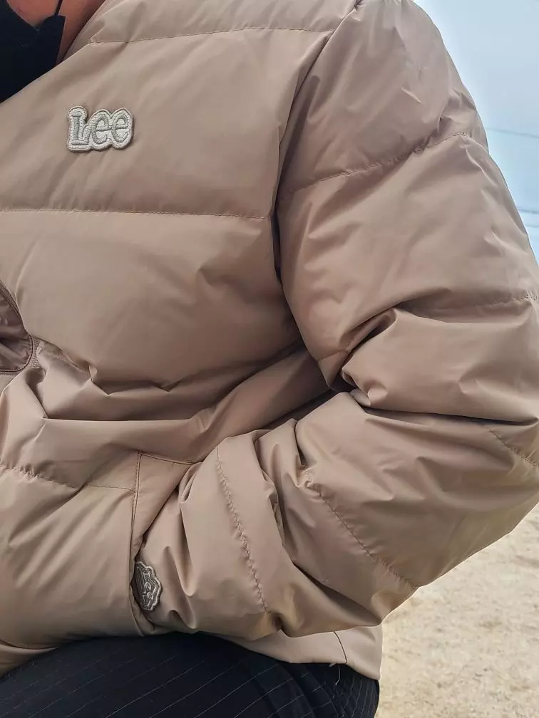 남자친구랑 커플로 샀습니다 사이즈 넉넉해요 !남자친그 178 -90 평소사이즈는 110 인데