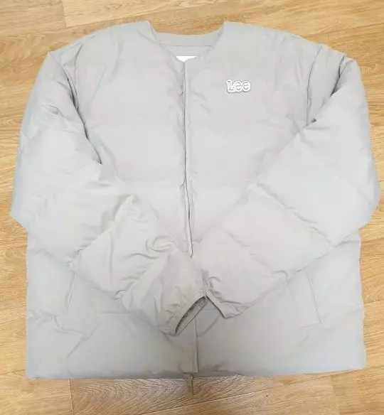 다른후기들 보니 사이즈 크다고 해서 걱정 했는데 딱이네요 베이지색은 색이 변경되었다