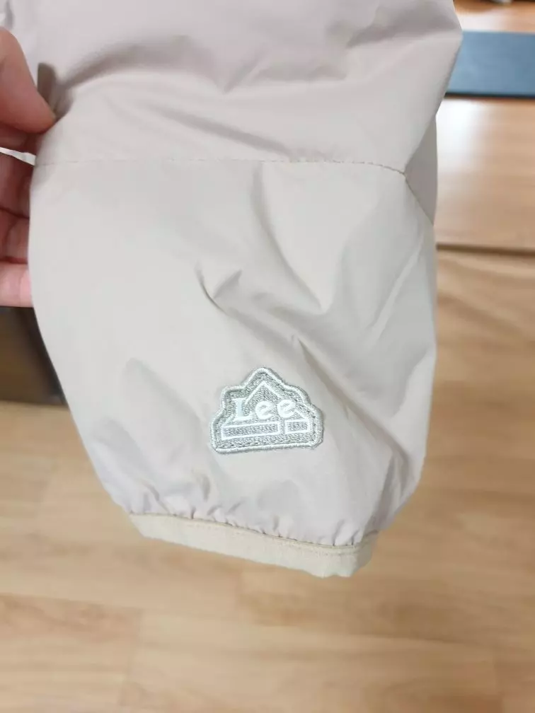 M사이즈 없어 L사이즈 구매했써요월래 오버사이즈는 잘 안입는편인데입고 싶은 재품이라