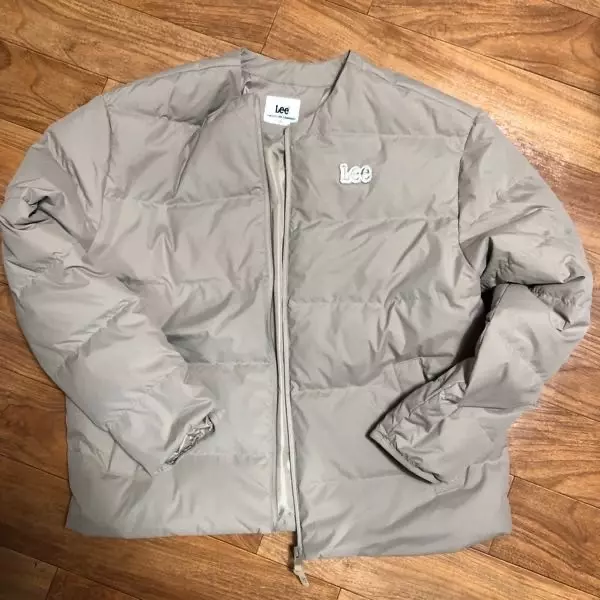 사이즈가 딱 좋아요 겨울 끝자락에 입기좋은 가벼움과 따뜻함을 동시에 가졌네요