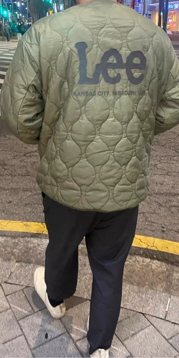 남친이랑 커플룩햇어요.너무 춥지않은날엔 속에 단단히입고 입어도 되겟더라구요. 110사