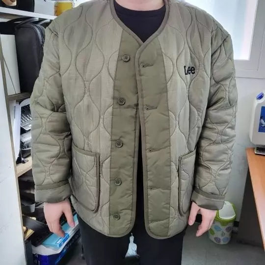 색상도이쁘고 생각보다 크긴한데 오버핏으로 이쁘네용