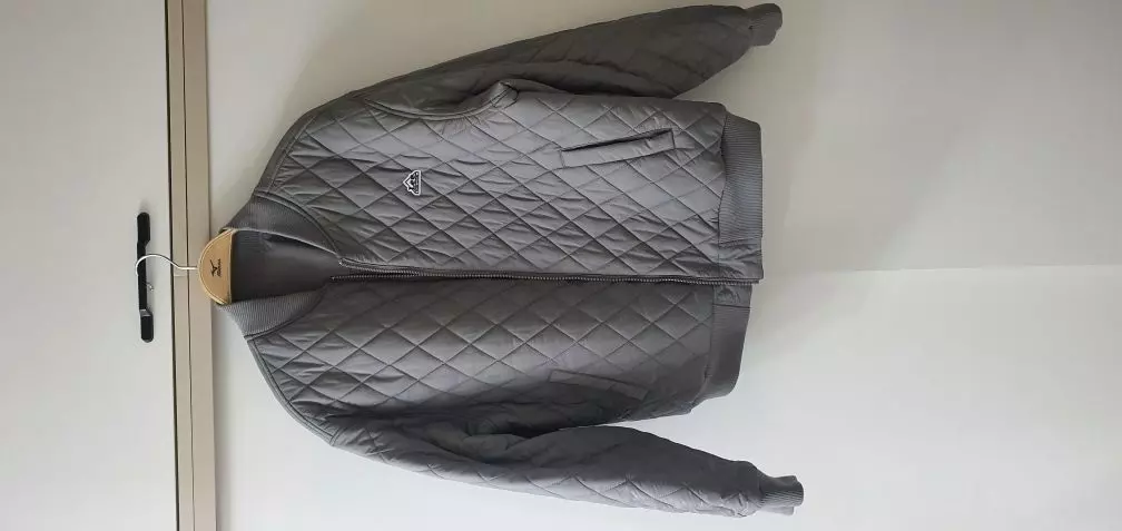 넉넉한사이즈고디자인은괜찮습니다컬러가회색이라잘못입음도시가스직원느낌