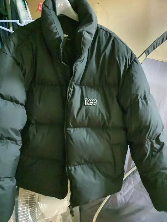 속 충전재가 꽉차서 따뜻한데 무척 가볍네요 가격도 너무 좋습니다