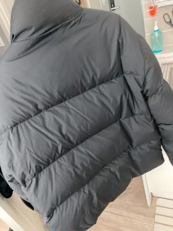 아주 베이직한 푸퍼 디자인인데 로고 포인트로 감성 한 스푼 추가된 느낌입니다. 올 겨