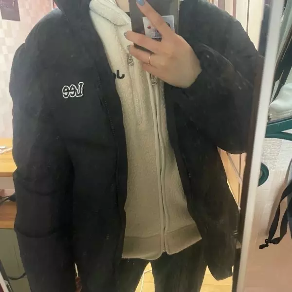 커플로 입으려고 샀는데완전 대만족!!가격도 저렴하고 잘입을게용~!