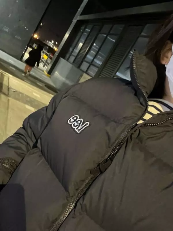 역시 남자꺼라 많이 넉넉하지만 그래도 예뻐요!저는 키가 작아서 기장은 엉덩이를 살짝