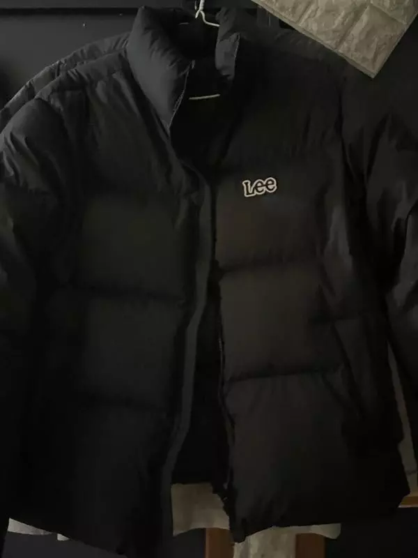 마지막 한개 남은거 사서 완전 좋아요 ㅎㅎ이쁘고 사이즈는 박시하게 입고 싶었는데 사