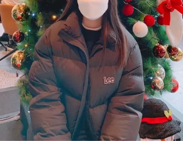 패딩이 빵빵해서 조금 부해보이는데 따뜻하고 예뻐요