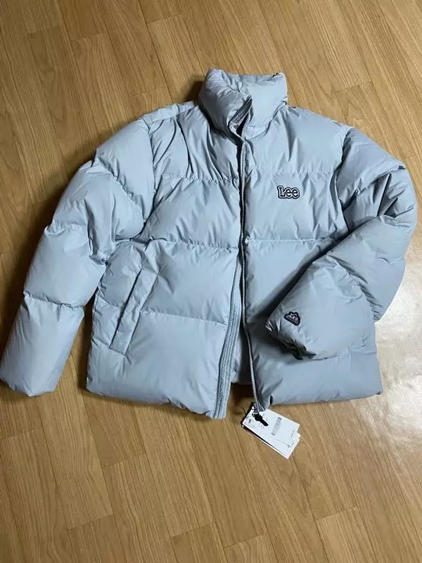 푹신하고 좋아요. 로고 너무 예뻐요. 색깔도 예쁜 그레이 색깔이라 굿!