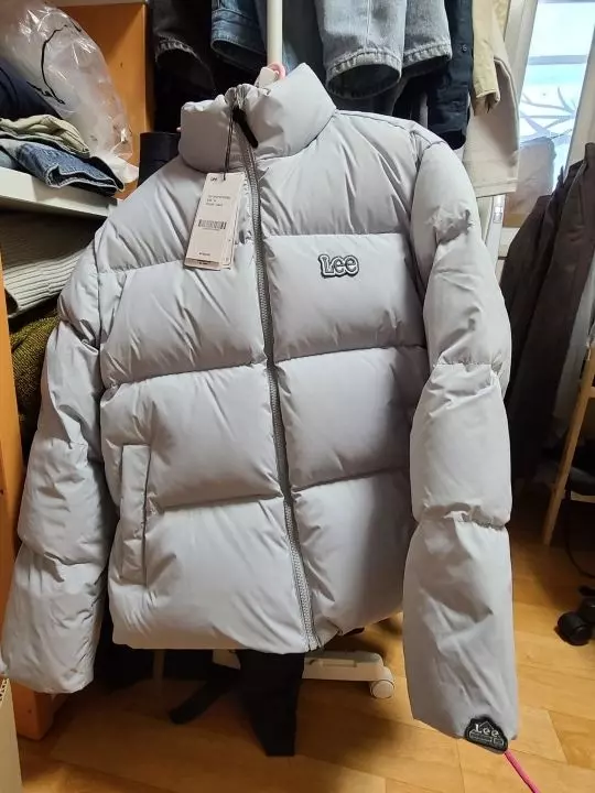 매장에서 입어보고 산거라 이미 좋은제품인줄은 알았는데 계속 입어보니 훨씬더 가볍고