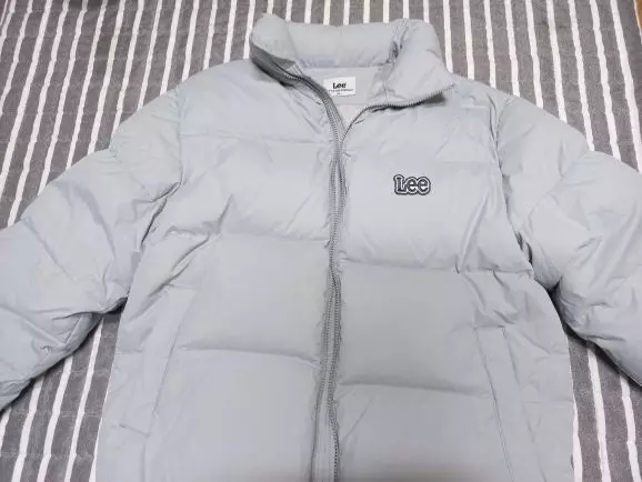 가볍고 색도 예뻐요.겨울 따뜻하게 보낼 수 있을 것 같아요.