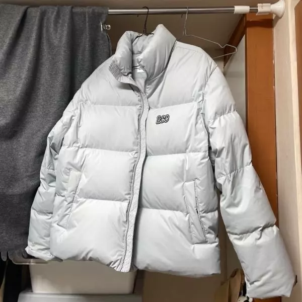 상품후기로 봤을땐 그래이얼는데 실물은 원했던대로 민트섞인 그레이네요 아주맘에들어