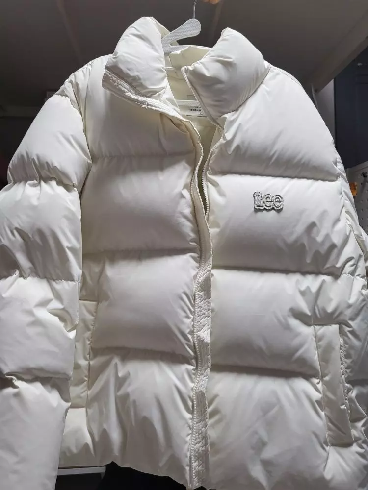 색감이 너무 이뻐요!! 이런 패딩 너무 사고팠는데 드디어 구매했네여!!