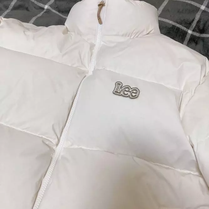 진짜 따뜻한데 진짜 커요 사이즈 L 샀어야 하는데잘못샀어요ㅠㅠ 그래도 옷 이쁘고 좋아