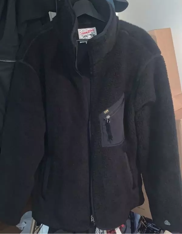 블프로 샀는데 아직 디테일하게는 안봤지만 넉넉하게 잘 맞아요